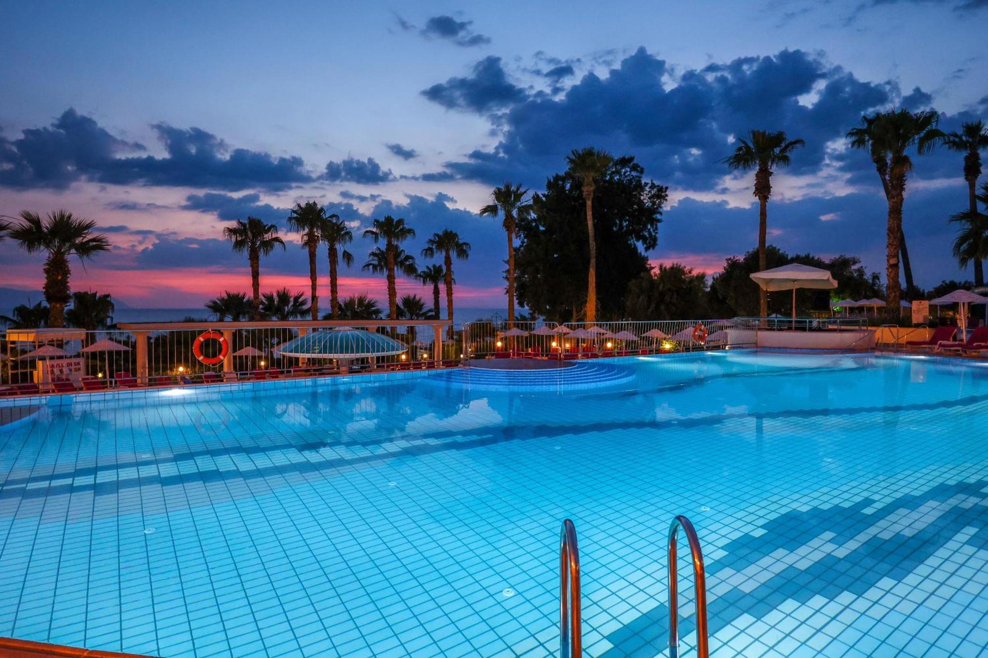 Hotel The Grand Blue Sky International Kusadası Esterno foto