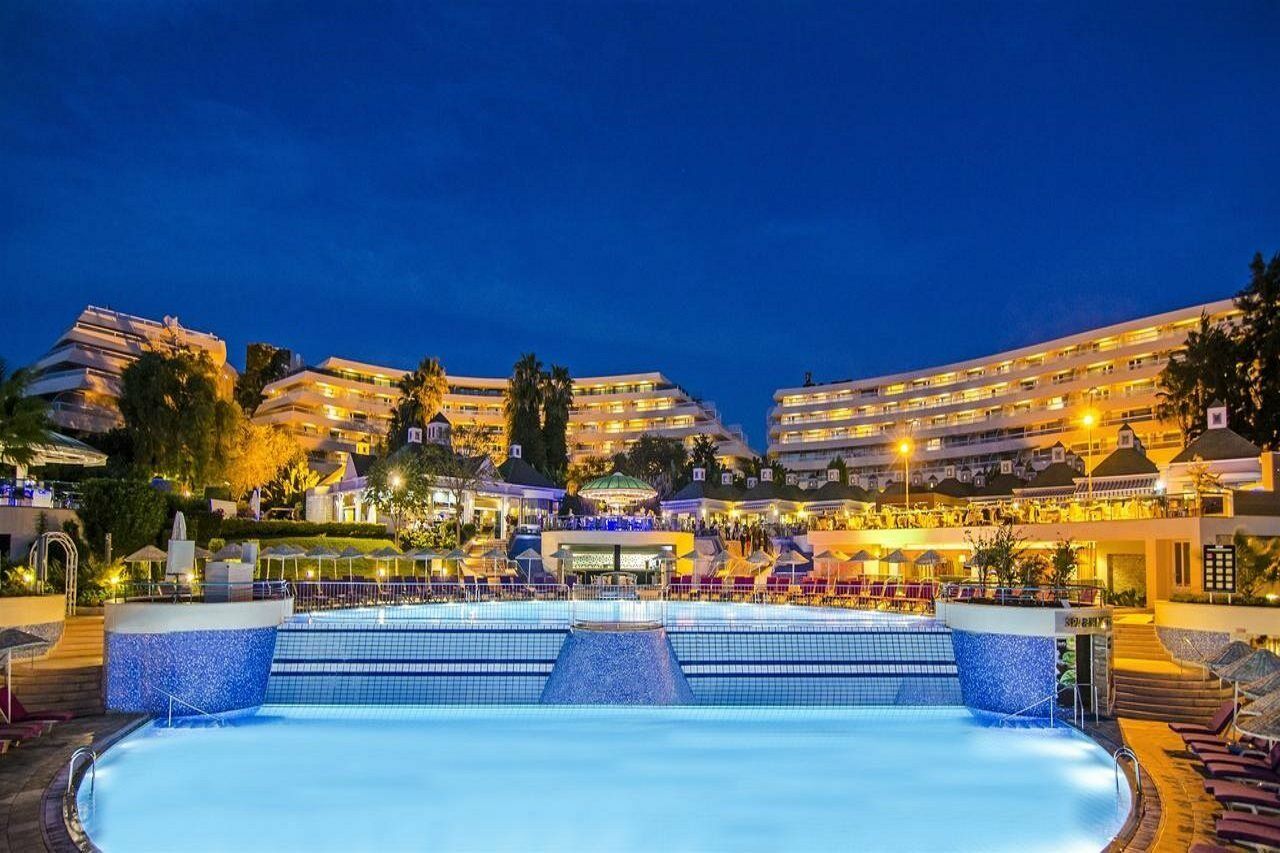 Hotel The Grand Blue Sky International Kusadası Esterno foto